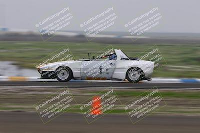 media/Jan-18-2026-CalClub SCCA (Sun) [[8bc6468723]]/Group 3 Race/Turn 1/